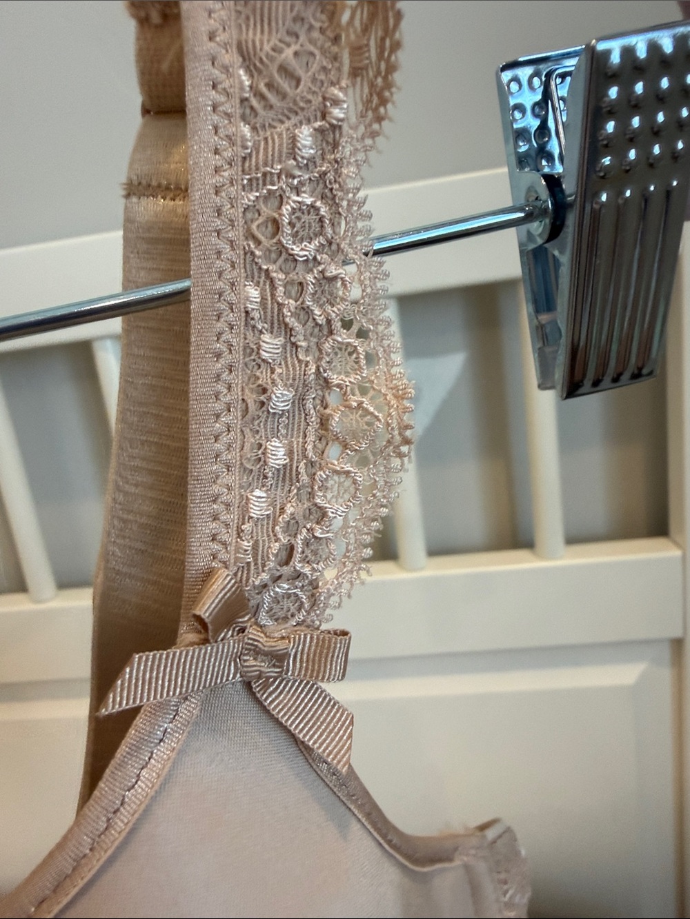 Chantelle Nude Bra Label with Gold Logo - Picture 6 of 6